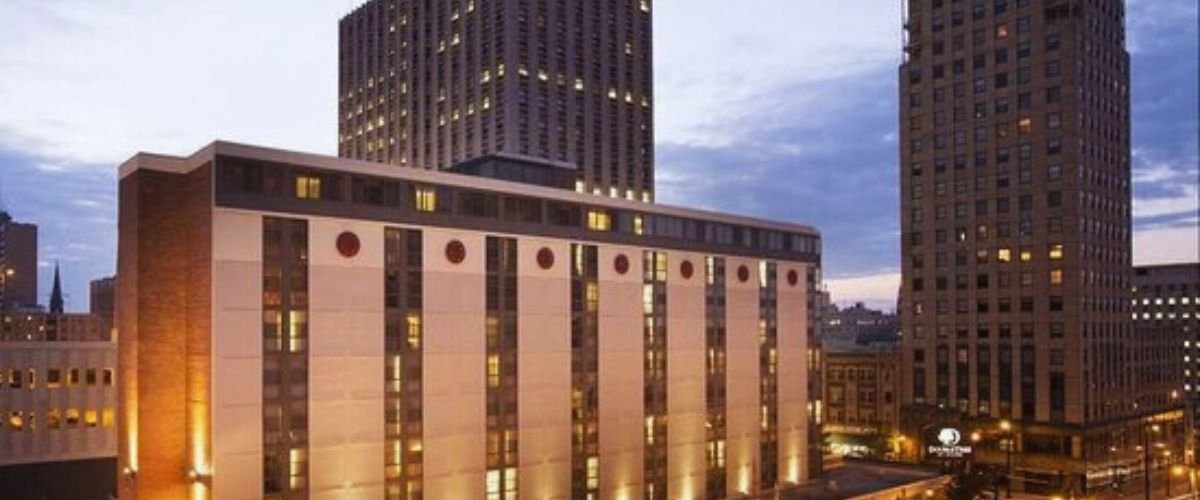 Top 10 Hotels Near Milwaukee Intermodal Station 