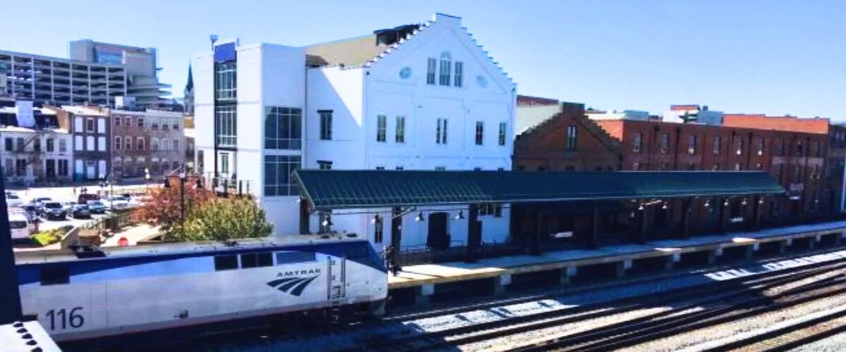 Top 10 Hotels near Roanoke Station